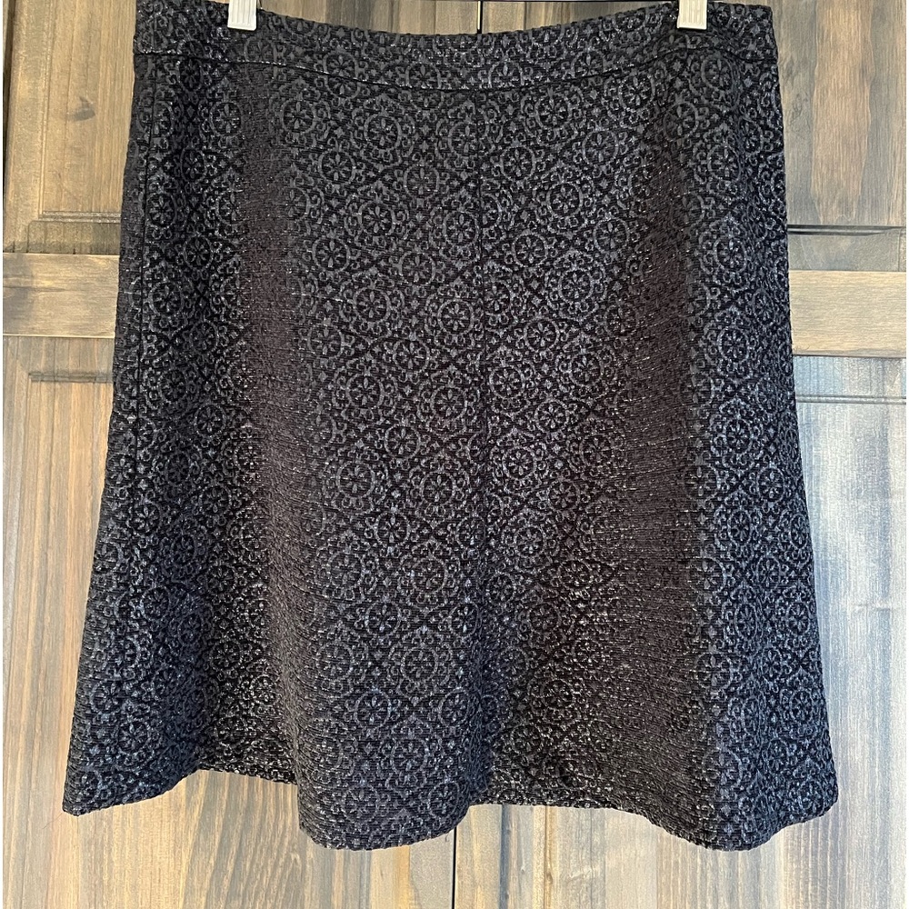 Loft short black textured skirt size 14